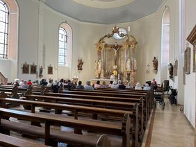 Mit einem Gedenkgottesdienst in der katholischen St. Engelbert Kirche erinnerten die Malteser in St. Ingbert an die verstorbenen Gäste und Helfer des Tagescafés Malta. (Quelle: Malteser St. Ingbert)