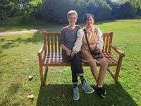 Das Online-Tandem Susanne (67) und Simin (48) treffen sich ein- bis zweimal die Woche auf verschiedenen digitalen Plattformen, um sich in deutscher Sprache austauschen. (Malteser Ludwigshafen)